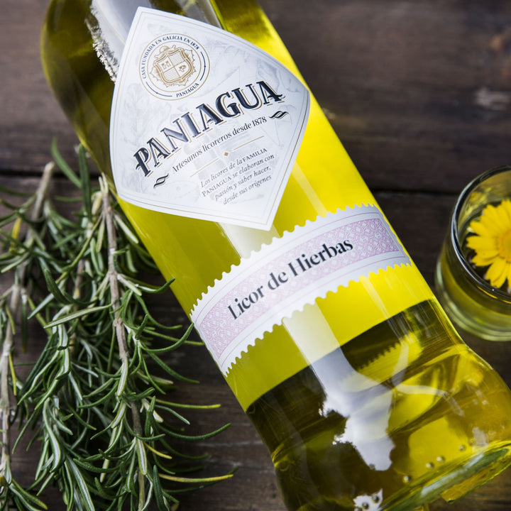 Licor de hierbas tradicional Paniagua